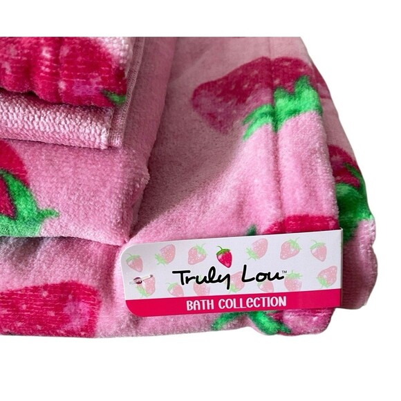 Truly Lou Strawberry Print 4pc Bath Towel Set Pink 100% Cotton New - Picture 2 of 7